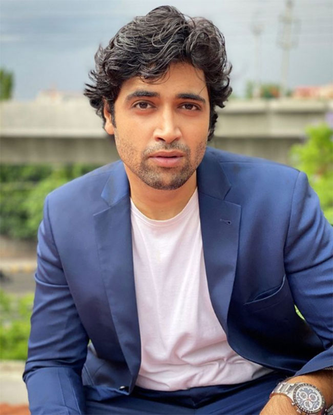 ఓటు హక్కుపై గూఢచారి కామెంట్ వేడెక్కించిందిగా