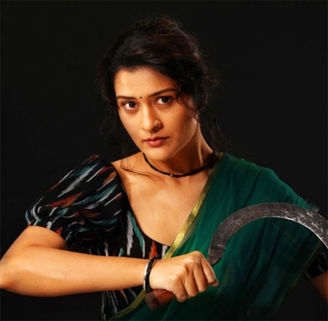 హాట్ బ్యూటీకి ఈసారైనా హిట్ దక్కేనా..?