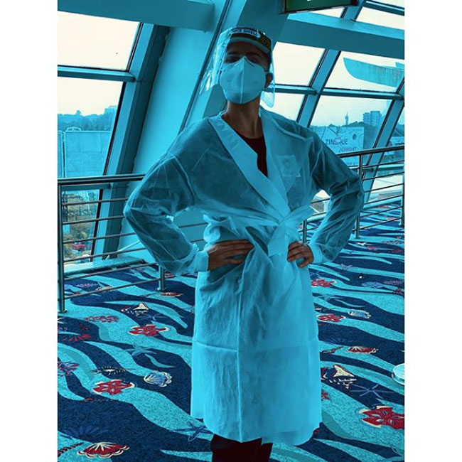 ఎయిర్ పోర్ట్ లో PPE కిట్ తో కత్రిన హల్చల్