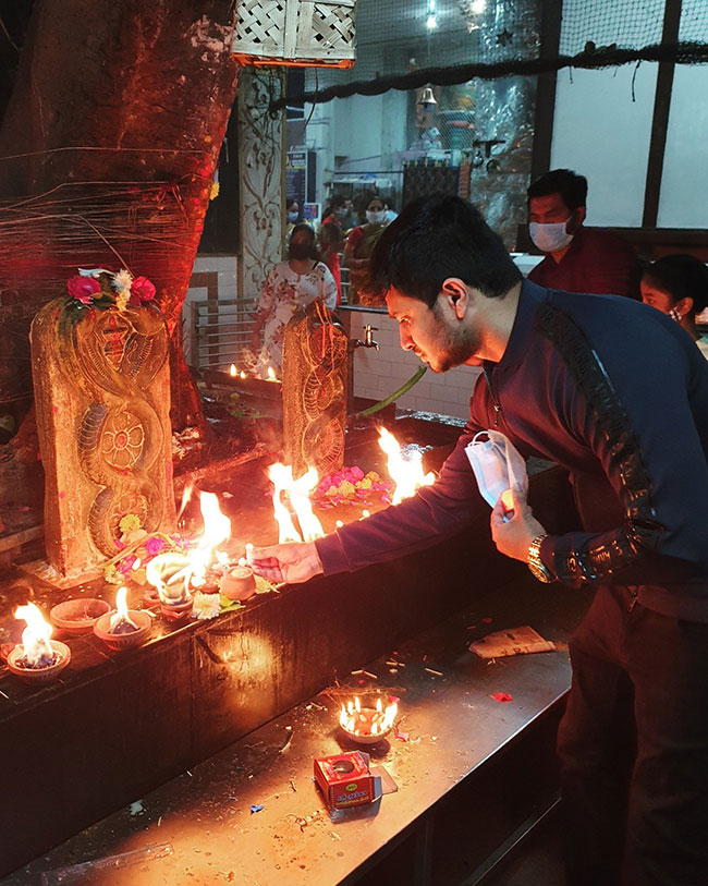 ప్రతి కార్తీక మాసం కార్తికేయ ఆలయంలో 365 దీపాలు వెలిగించే హీరో