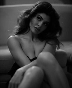 Jacqueline Fernandez Ups The Mercury In A Sultry Pose