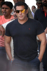 Salman Isolates Himself After His Staff Tests Positive