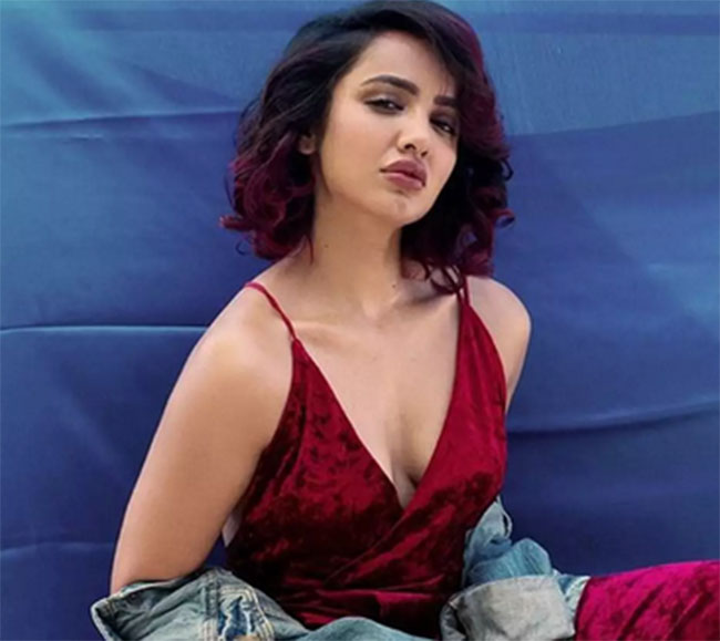 తెలుగమ్మాయిల్ని ఈజీగా `కమిట్ మెంట్` అడిగేస్తారా?