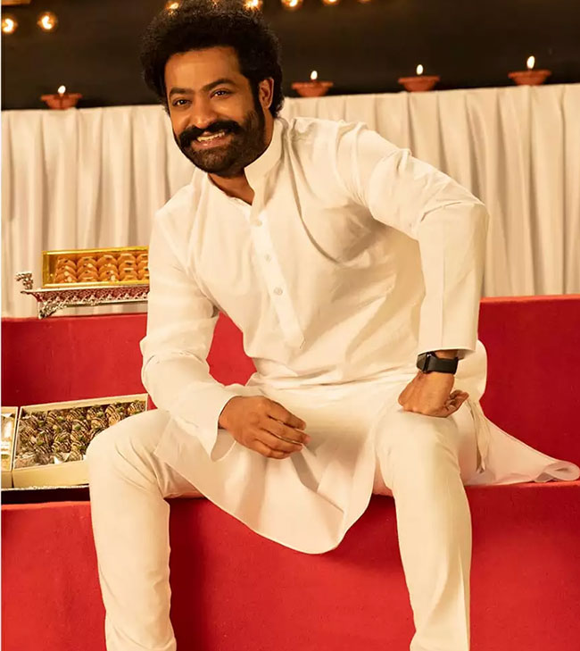 తారక్ నే టార్గెట్ చేస్తున్న అవార్డ్ రేంజ్ తారకలు .. కారణమిదే