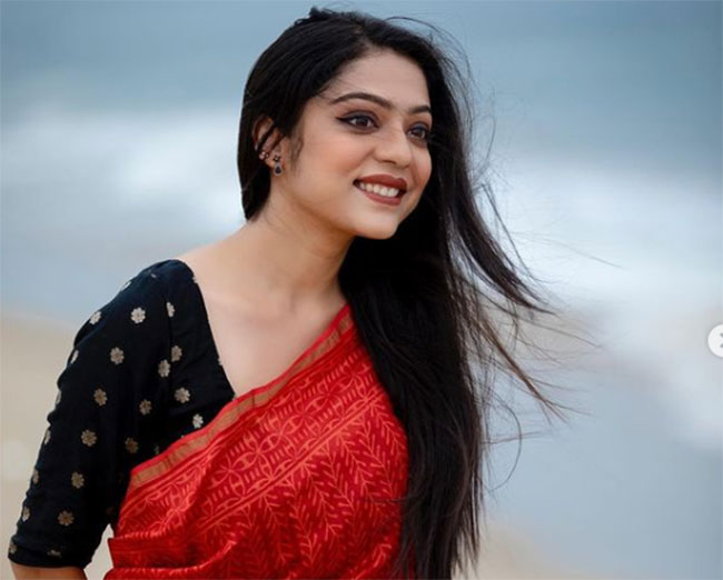 క్రేజీ హీరోయిన్ గా మారుతున్న ‘జాను’ బ్యూటీ..!