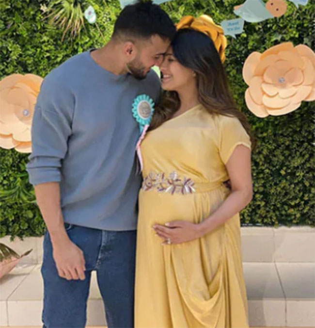 హీరోయిన్ బేబి షవర్ పార్టీలో లేడీ నిర్మాత హల్చల్