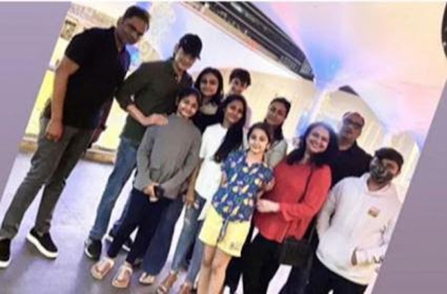 ఫ్యామిలీ డిన్నర్.. మహేష్ – వంశీ జర్నీ కంటిన్యూస్..