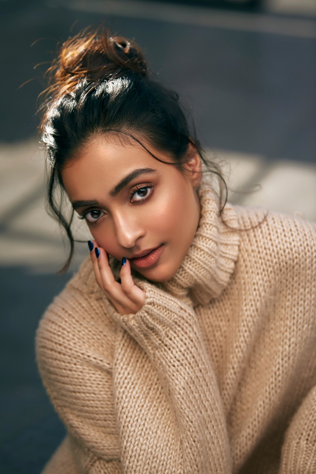 క్లాసిక్ హీరో మిథున్ చక్రవర్తి వారసుడితో హైదరాబాదీ గాళ్