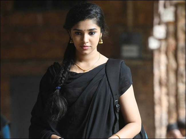 Young Kannada Beauty Making Big In Tollywood