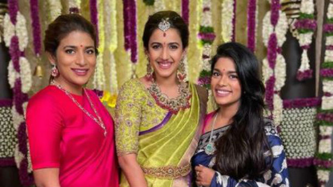 ఒకే ఫ్రేమ్ లో కలర్ ఫుల్ గా మెగాసిస్టర్స్ ..!