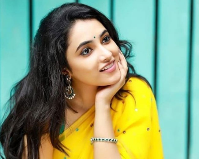 మాస్ కుర్రాళ్ల మనసు దోచేసిన బ్యూటీ!