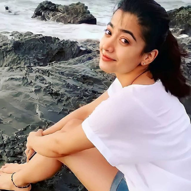 బీచ్ సెలబ్రేషన్స్ తో రష్మిక చిల్