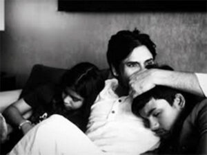 Renu Desai Captures A Priceless Moment Of Pawan With His Kids!