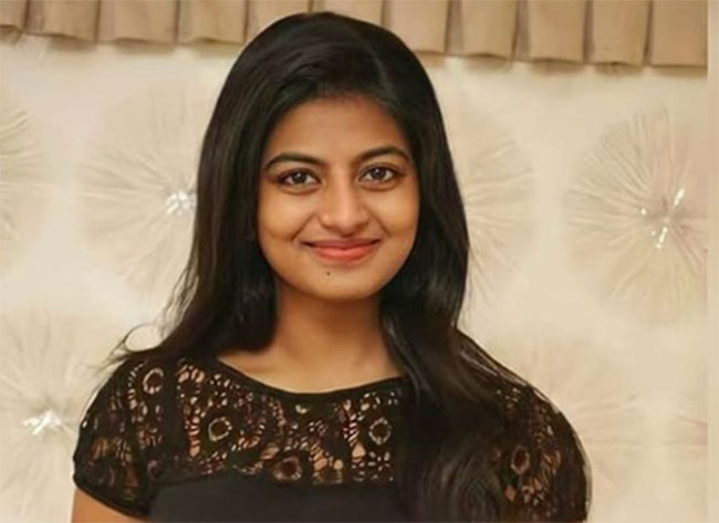 ఆ సోడా సెంటర్ తెలుగు అమ్మాయిదేనా?