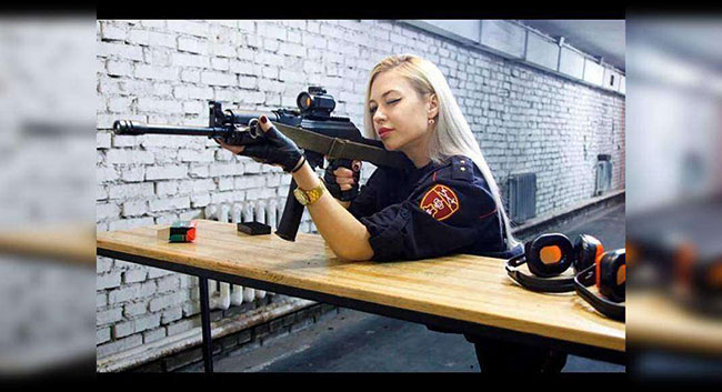 ఈ బ్యూటీ ఆర్మీ ఉద్యోగి.. కానీ ఆమెకు అందమే మైనసయ్యింది!