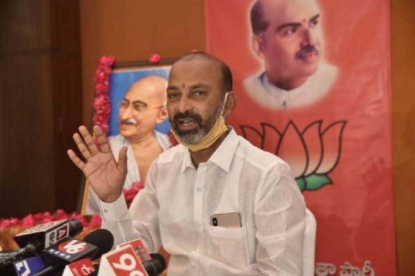 సంజయ్ పావు గంట అడుగుతున్నారు..!