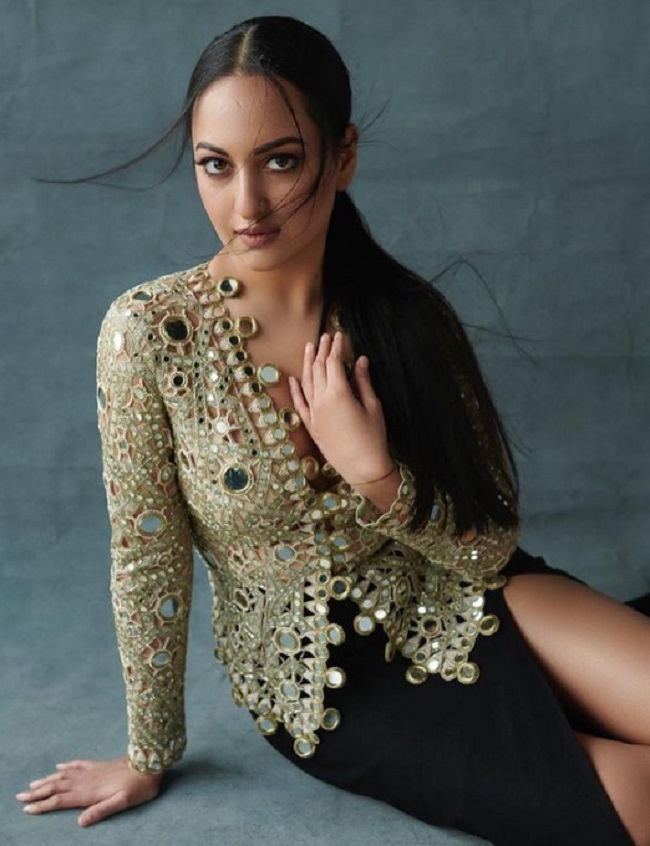 షాట్ గన్ వారసురాలు నెవ్వర్ బిఫోర్ లుక్