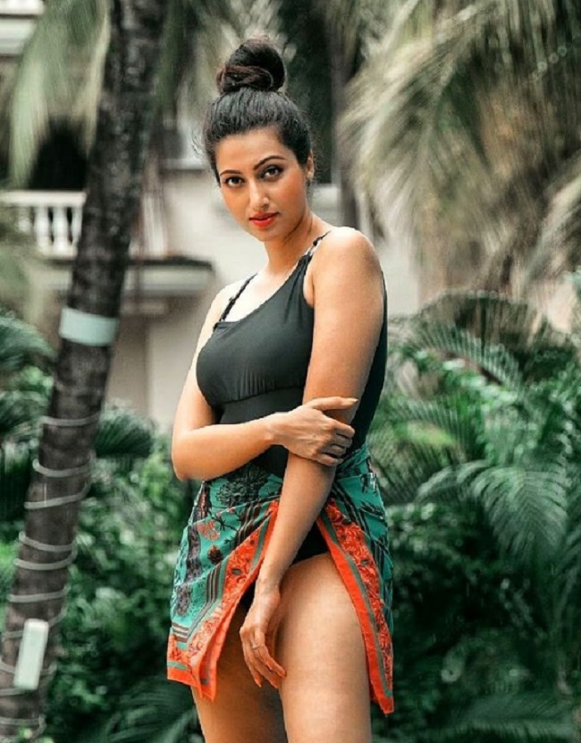 Hamsa Nandini Ready To Dive In The Pool