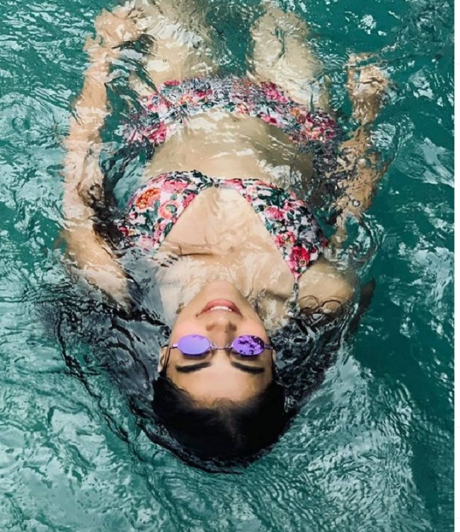 బికినీ ‘ట్రీట్’తో అల్లాడిస్తున్న పూజా హెగ్డే!