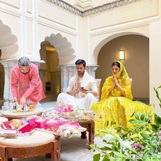 షాకింగ్: సీక్రెట్ గా మెహ్రీన్ నిశ్చితార్థం? షాకింగ్: సీక్రెట్ గా మెహ్రీన్ నిశ్చితార్థం?