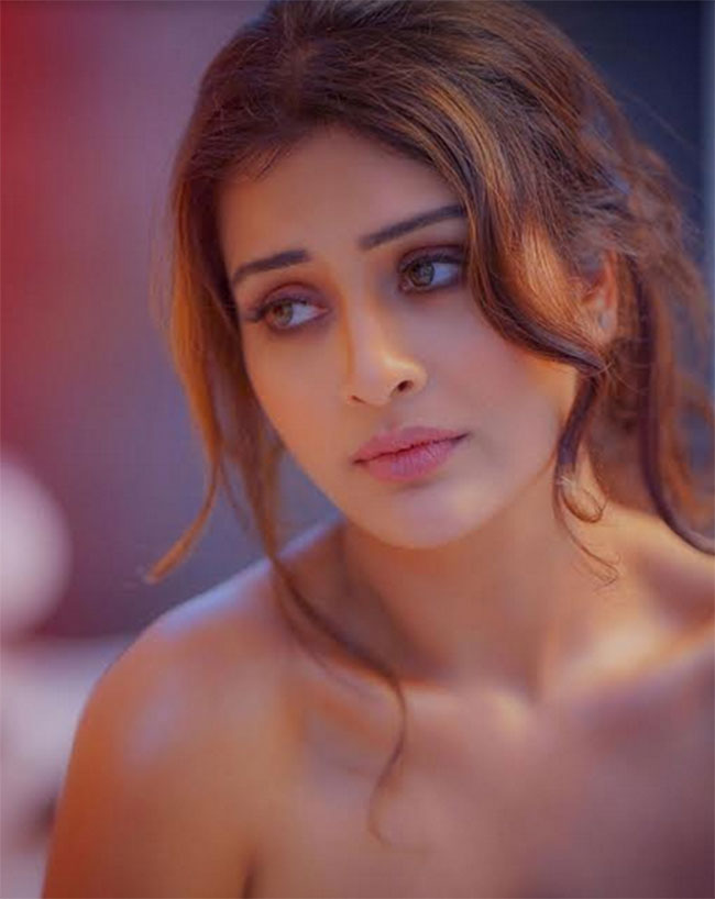 కుర్రాళ్ల గుండెల్లో మోగే ఘల్ ఘల్ .. పాయల్! కుర్రాళ్ల గుండెల్లో మోగే ఘల్ ఘల్ .. పాయల్!