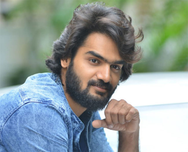 8 పేజీల డైలాగ్స్ ను ఒక్క టేక్ లో చెప్పేసిన యంగ్ హీరో! 8 పేజీల డైలాగ్స్ ను ఒక్క టేక్ లో చెప్పేసిన యంగ్ హీరో!