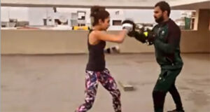 వయ్యారంగా ‘కిక్ బాక్సింగ్’ ప్రాక్టీస్ చేస్తున్న స్టార్ హీరోయిన్! వయ్యారంగా ‘కిక్ బాక్సింగ్’ ప్రాక్టీస్ చేస్తున్న స్టార్ హీరోయిన్!