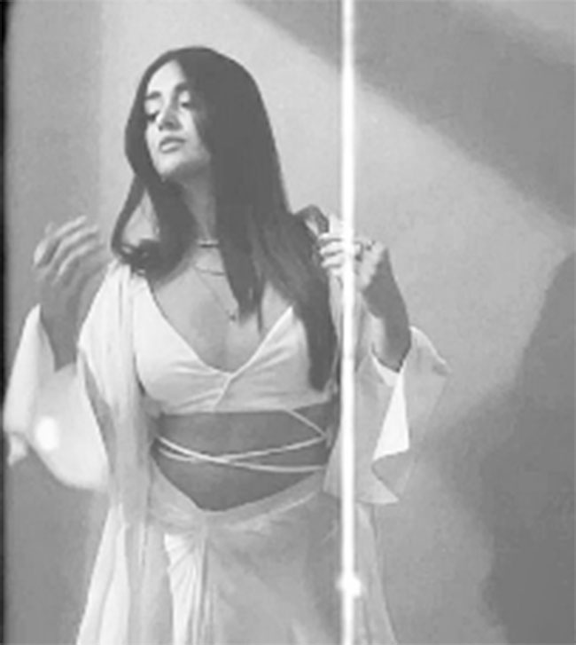 Ileana Oozes Glamour In Black & White Photoshoot Montage! Ileana Oozes Glamour In Black & White Photoshoot Montage!