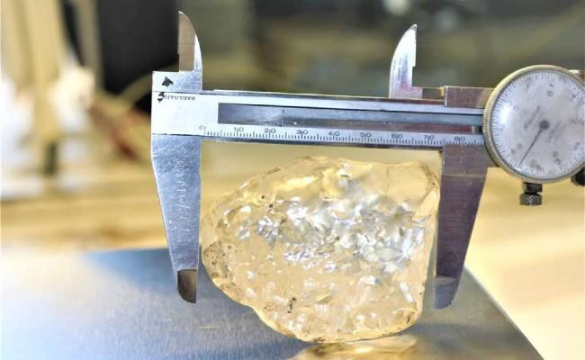 Largest Diamond : అతి పెద్ద అరుదైన వజ్రం… ఇది కూడా అక్కడే Largest Diamond : అతి పెద్ద అరుదైన వజ్రం… ఇది కూడా అక్కడే