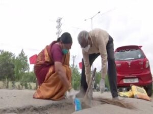 Meet the old couple who have been filling potholes across HYD since 11 years