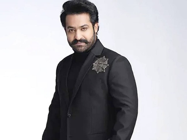 ఏకంగా 2నెలలు.. తారక్ కి అంత విశ్రాంతి దేనికి? ఏకంగా 2నెలలు.. తారక్ కి అంత విశ్రాంతి దేనికి?