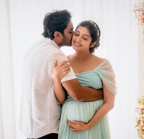 పవన్ కళ్యాణ్ హీరోయిన్ బేబీ బంప్ ఫోటోలు చూశారా ? పవన్ కళ్యాణ్ హీరోయిన్ బేబీ బంప్ ఫోటోలు చూశారా ?