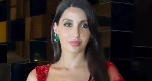 ఎర్ర‌కోక‌లో నోరా కెవ్వు కేక‌